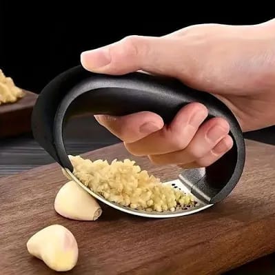 TRANSPARENT GARLIC CRUSHER-no carton - Image 2